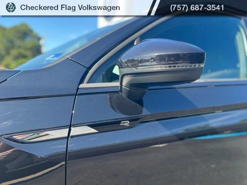 Used 2022 Volkswagen Tiguan SE R-Line FWD image 2