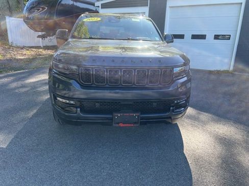 Used 2023 Jeep Wagoneer L Series II w/ Convenience Group I AWD/4WD image 2