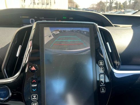 Used 2018 Toyota Prius Prime Premium image 16