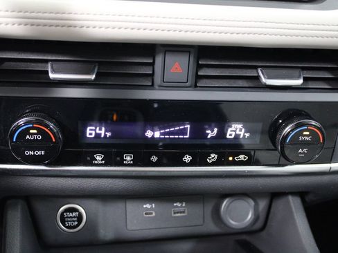 Used 2023 Nissan Rogue SV FWD image 43