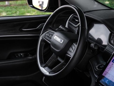 Used 2022 Jeep Grand Cherokee L Limited RWD image 25