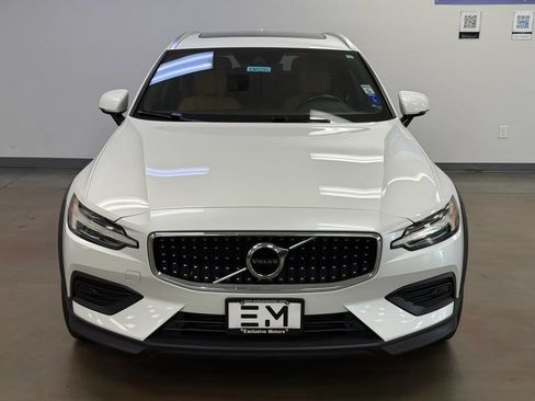 Used 2020 Volvo V60 T5 Cross Country AWD/4WD image 3