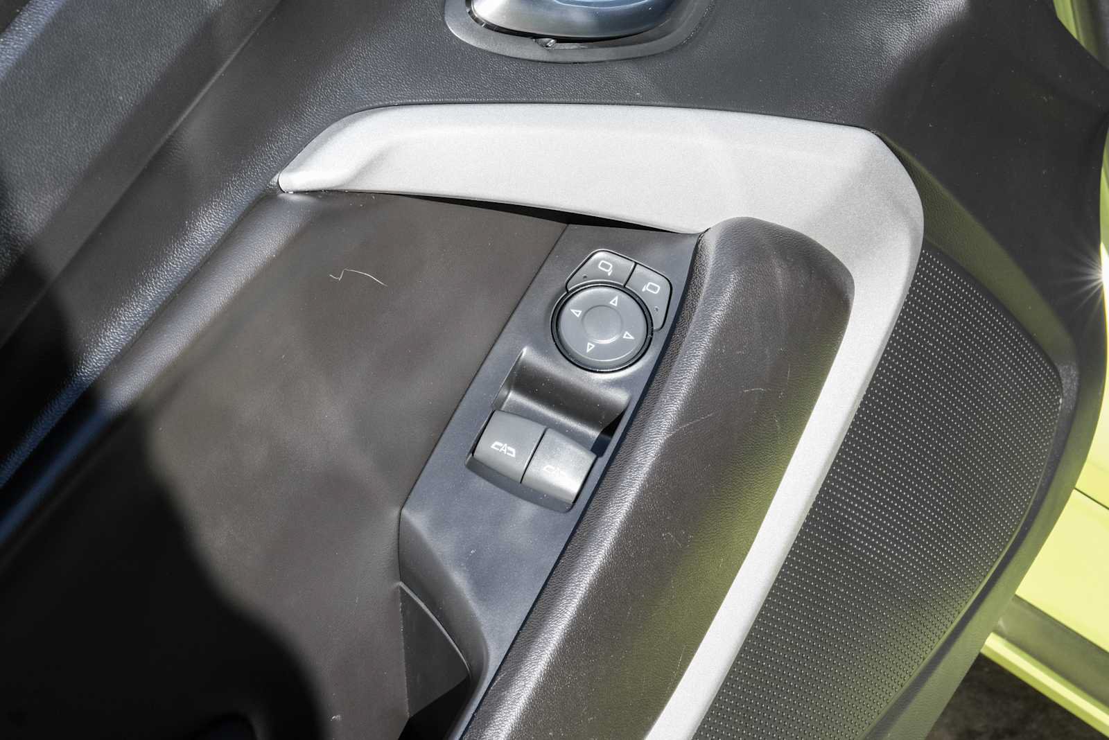 Used 2020 Chevrolet Camaro RWD image 33
