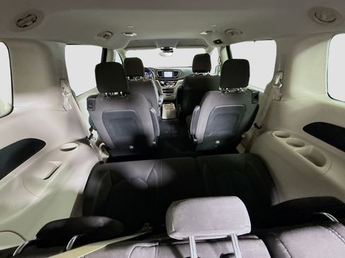 Used 2023 Chrysler Voyager LX FWD image 41