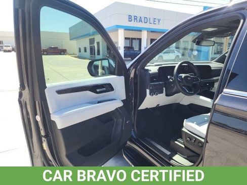 Used 2025 Chevrolet Suburban Premier w/ Sun And Tow Package AWD/4WD image 22