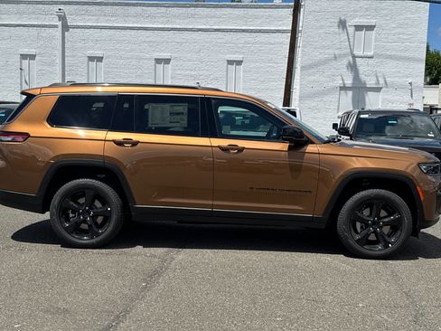 New 2026 Jeep Grand Cherokee L Limited AWD/4WD image 2