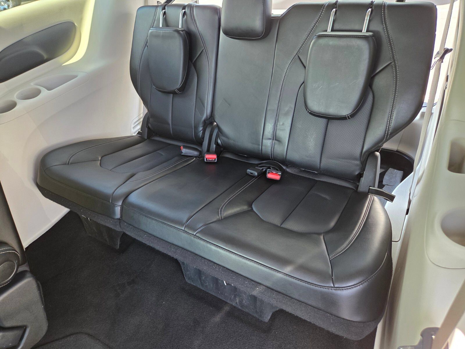 Used 2024 Chrysler Pacifica Touring-L FWD image 12