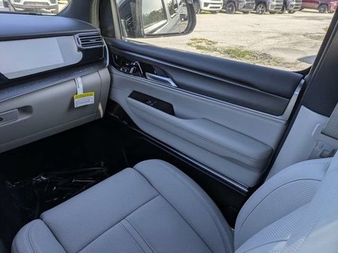 New 2026 Jeep Grand Wagoneer Summit w/ Premium Group III AWD/4WD image 19