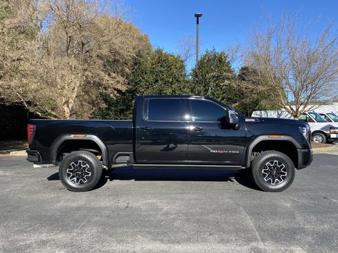 Used 2024 GMC Sierra 2500 AT4X image 10