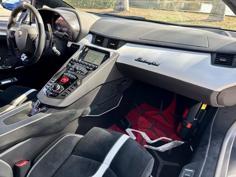 Used 2020 Lamborghini Aventador SVJ image 28