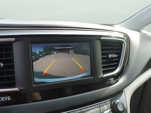 Used 2023 Chrysler Voyager LX image 27