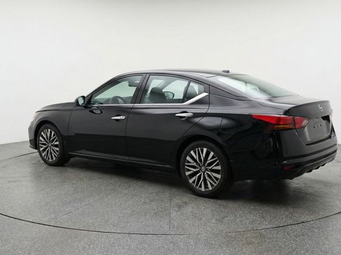 Used 2025 Nissan Altima 2.5 SV image 6