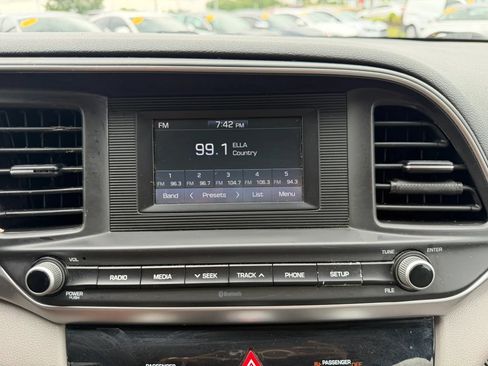 Used 2019 Hyundai Elantra SE FWD image 37
