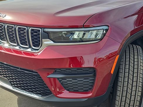 Used 2025 Jeep Grand Cherokee Laredo X w/ Luxury Tech Group I image 34