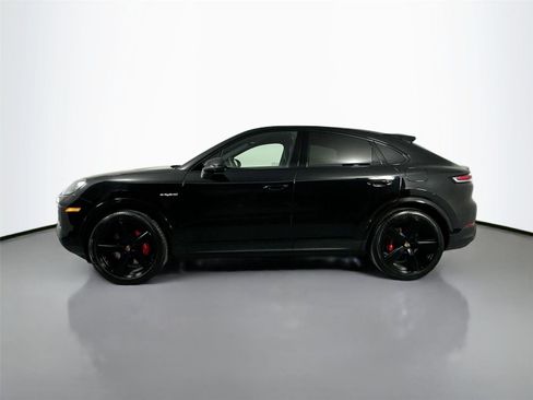 Certified 2025 Porsche Cayenne S image 2