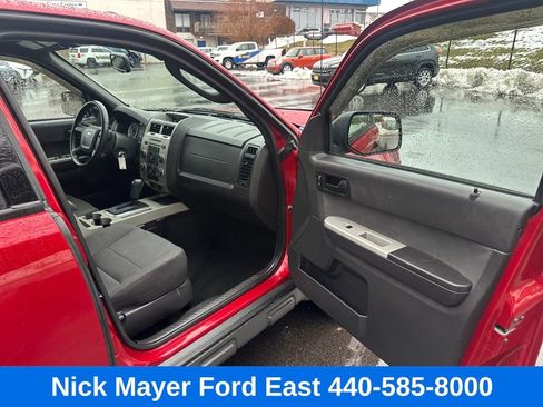 Used 2010 Ford Escape XLT image 9