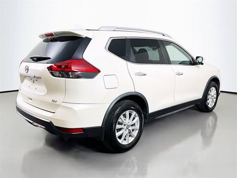 Used 2017 Nissan Rogue SV w/ SV Premium Package image 5