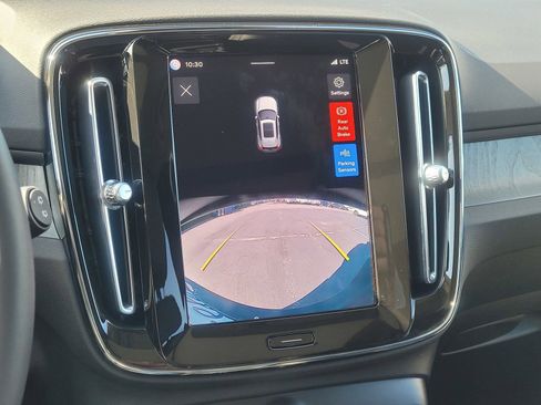 Certified 2023 Volvo XC40 B5 Plus w/ Protection Package Premier image 17