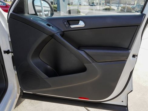 Used 2014 Volkswagen Tiguan S image 28