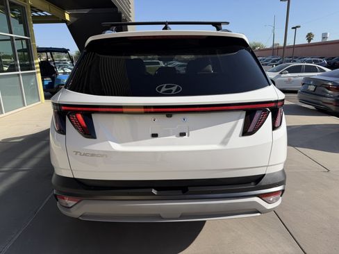 Used 2025 Hyundai Tucson Limited FWD image 13
