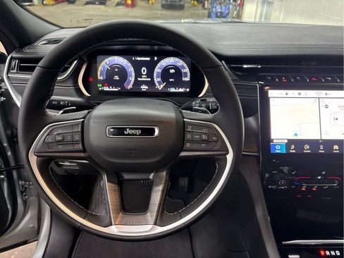New 2025 Jeep Grand Cherokee Limited AWD/4WD image 5