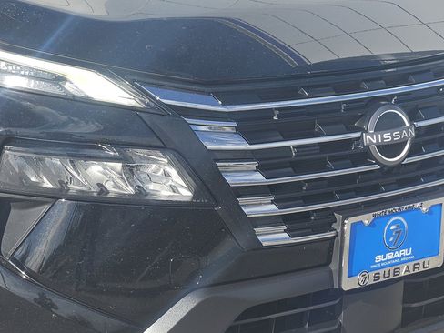 Used 2024 Nissan Rogue S FWD image 3