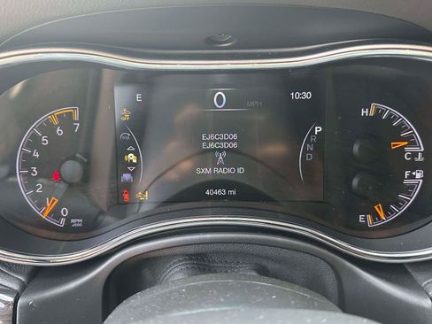 Used 2019 Jeep Grand Cherokee Overland AWD/4WD image 24