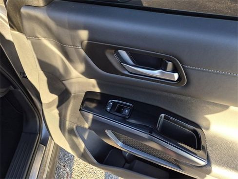 Certified 2023 Nissan Pathfinder SL w/ Lighting Package (N92) image 16