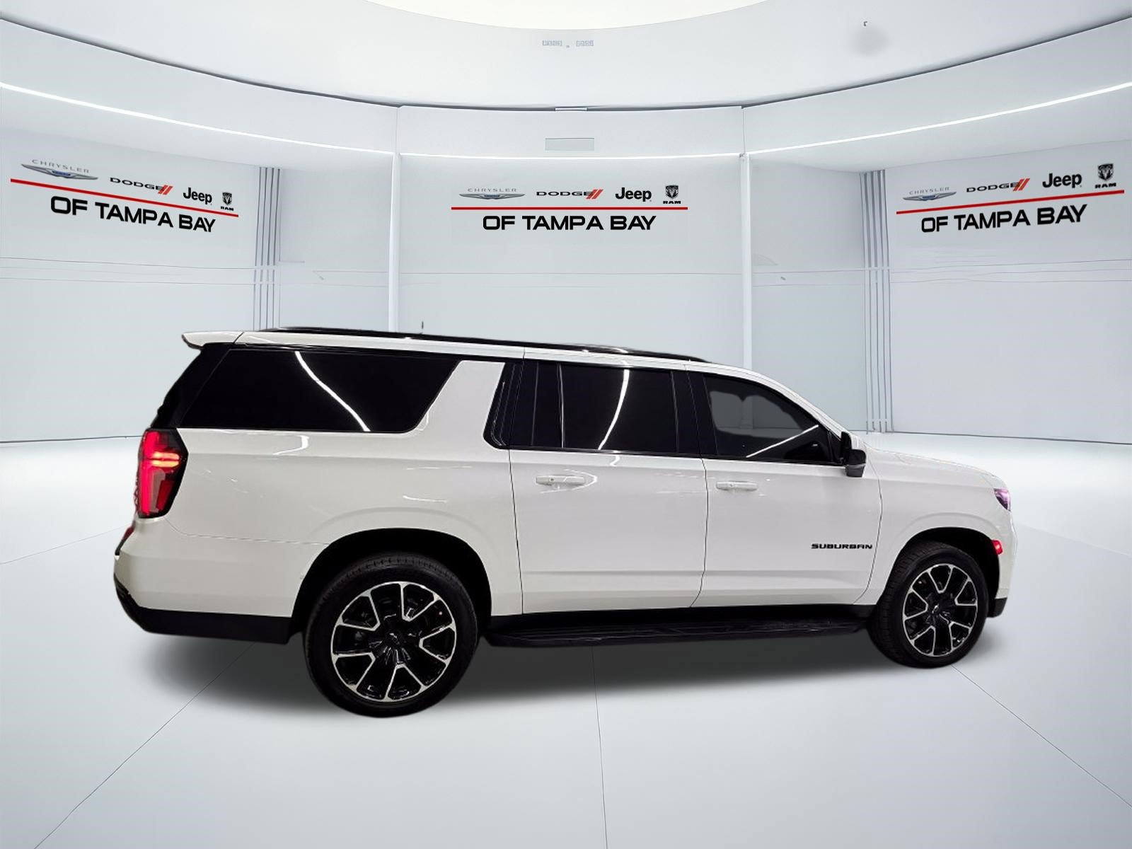 Used 2024 Chevrolet Suburban RST RWD image 7