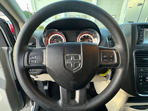 Used 2014 Dodge Grand Caravan SXT FWD image 36