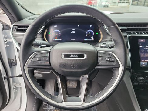 Used 2022 Jeep Grand Cherokee Altitude image 21