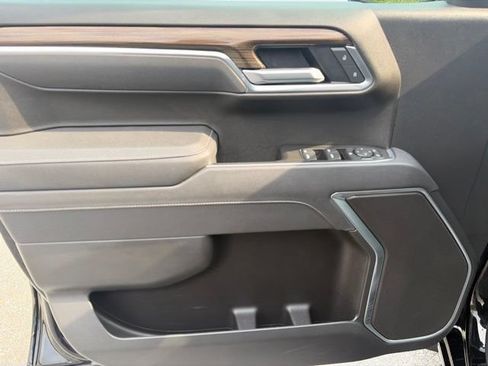 Used 2025 Chevrolet Silverado 1500 LT AWD/4WD image 10