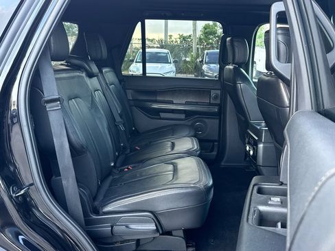 Used 2019 Ford Expedition Limited w/ Equipment Group 301A AWD/4WD image 30