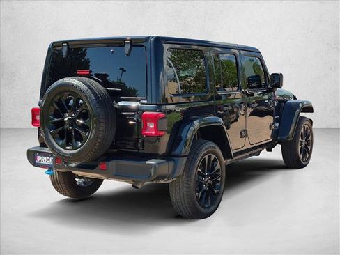 Used 2024 Jeep Wrangler Unlimited Sahara w/ Technology Group AWD/4WD image 5