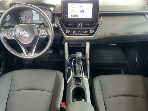 Used 2025 Toyota Corolla Cross LE AWD/4WD image 10