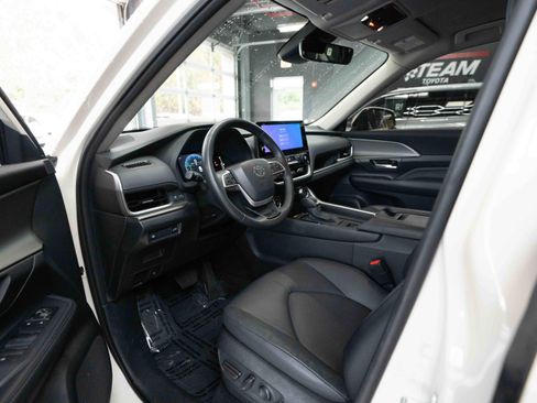 Used 2024 Toyota Grand Highlander AWD image 8