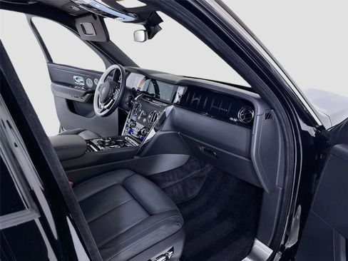 Used 2025 Rolls-Royce Cullinan AWD/4WD image 34