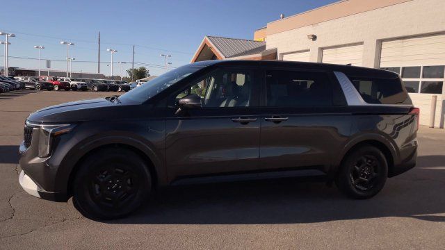 Used 2026 Kia Carnival FWD image 6