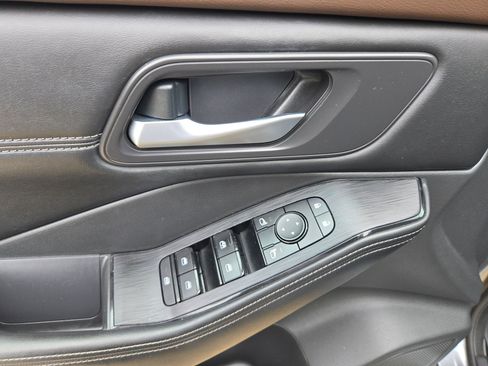 Used 2022 Nissan Rogue SV w/ SV Premium Package FWD image 13