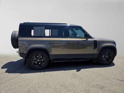 Used 2025 Land Rover Defender 110 S AWD/4WD image 6