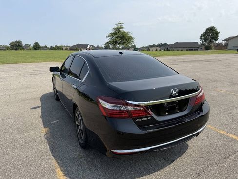 Used 2017 Honda Accord EX image 5