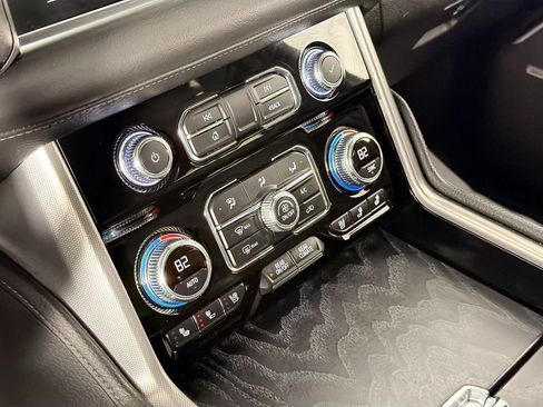 Used 2022 GMC Yukon Denali AWD/4WD image 15