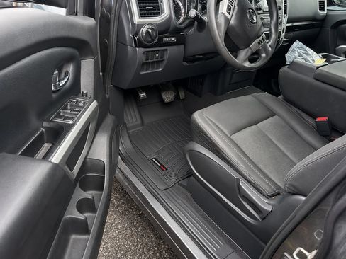 Used 2017 Nissan Titan SV AWD/4WD image 2