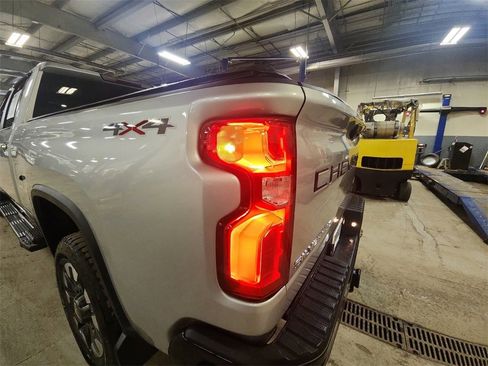 Certified 2021 Chevrolet Silverado 2500 Custom w/ Custom Value Package image 30