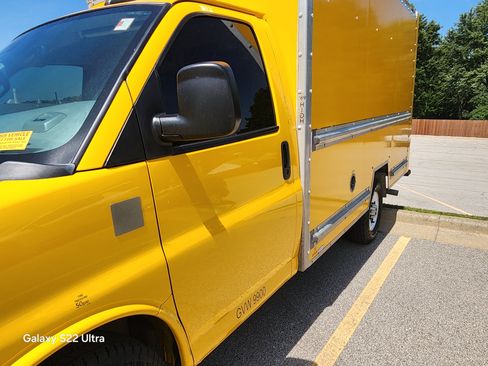 Used 2019 GMC Savana 3500 w/ Driver Convenience Package RWD image 13