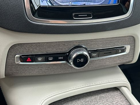 Certified 2023 Volvo XC90 T8 Plus AWD/4WD image 25