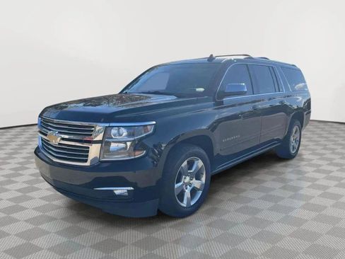 Used 2018 Chevrolet Suburban Premier image 3