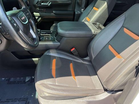 Used 2024 GMC Sierra 1500 AT4 w/ Technology Package AWD/4WD image 5