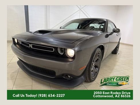 Used 2019 Dodge Challenger R/T RWD image 1