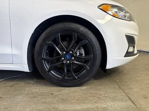 Used 2019 Ford Fusion SE w/ Equipment Group 151A FWD image 11